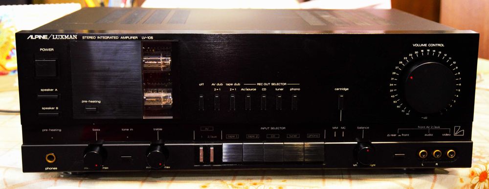 Усилитель интегральный гибридный Luxman LV-105