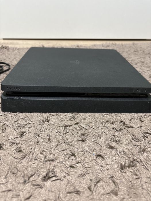 Vand playstation 4 si 2 controlare