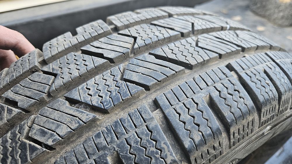 2бр гуми 195 70 15С дот 21