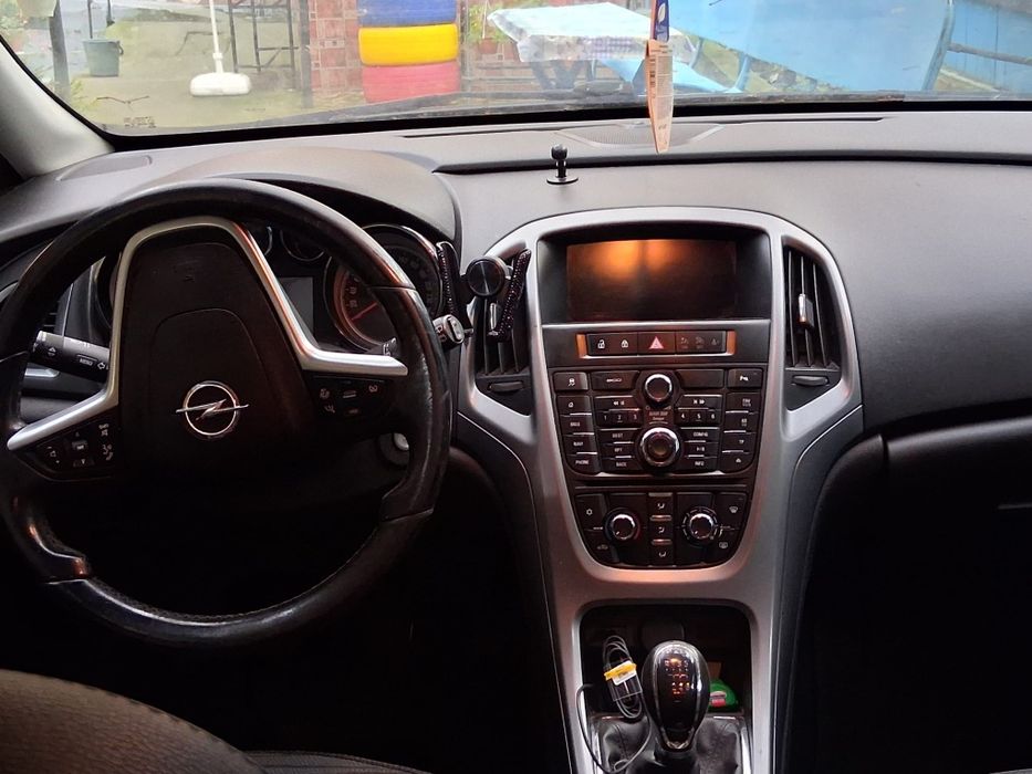 Vând OPEL ASTRA SPORTS TOURES  an de fabricație 2014. 
272246 Km reali