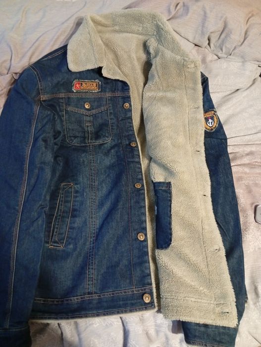 Vând Geaca Jeans cu blană model puțin mai lung