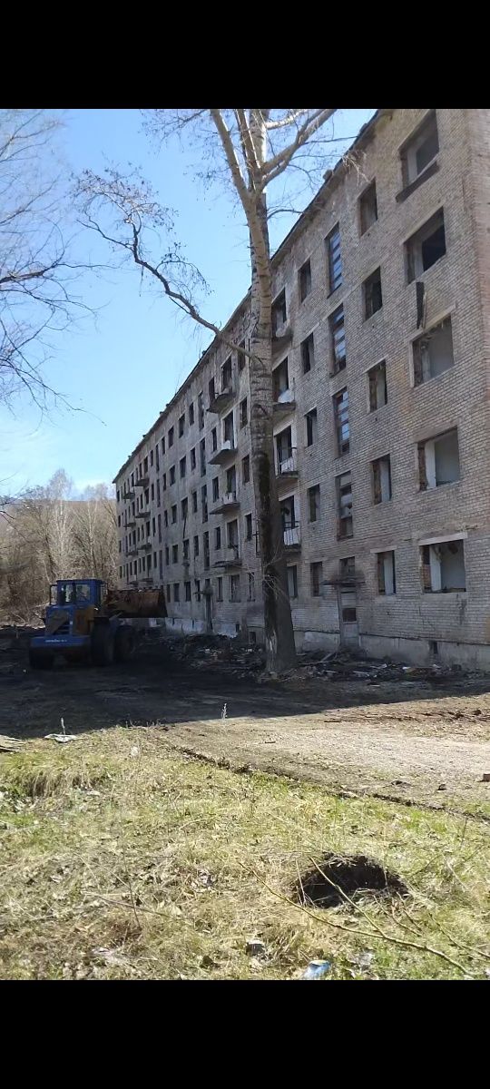 Продам кирпичный пяти этажный дом. На разбор