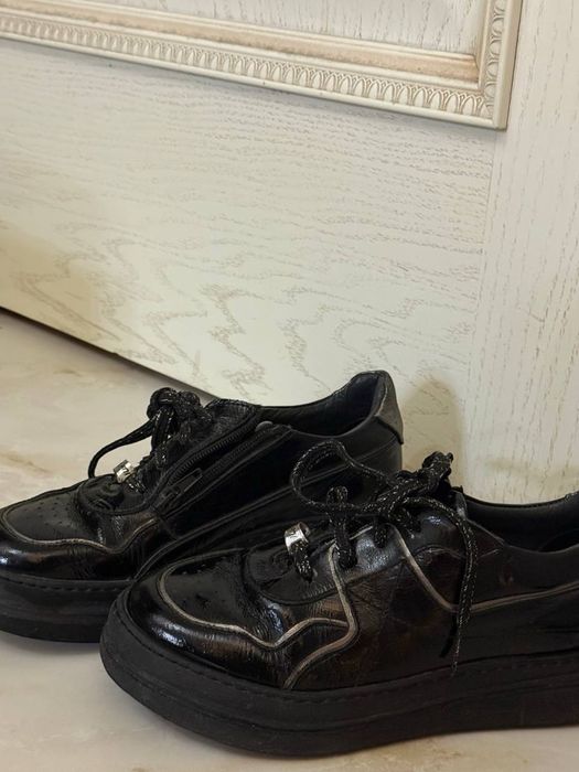 Черные кожаные кеды