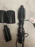 Vand accesorii de coafat