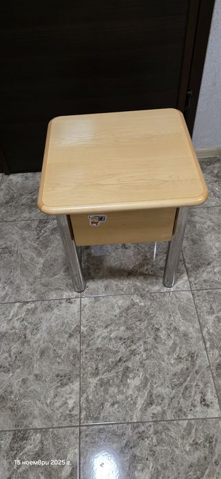 Нощни шкафчета 2бр.от масивно дърво.