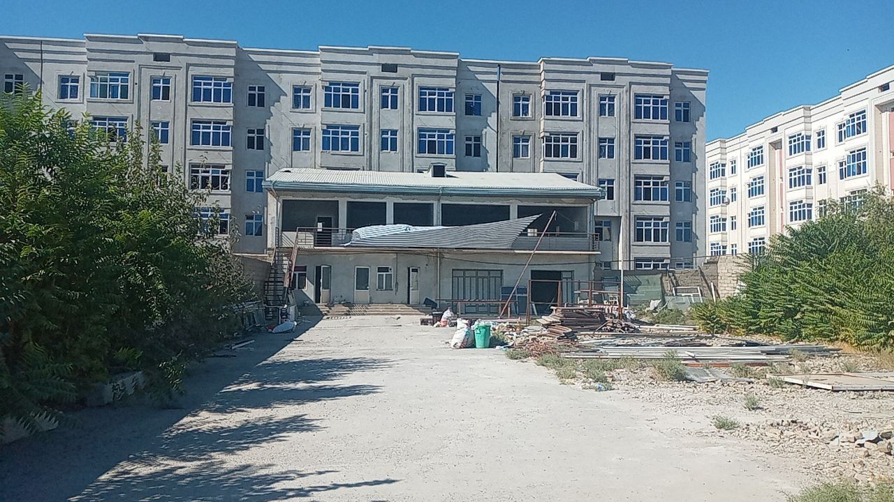 Савдо тайëрлаш базаси АРЕНДАГА берилади ёки СОТИЛАДИ.