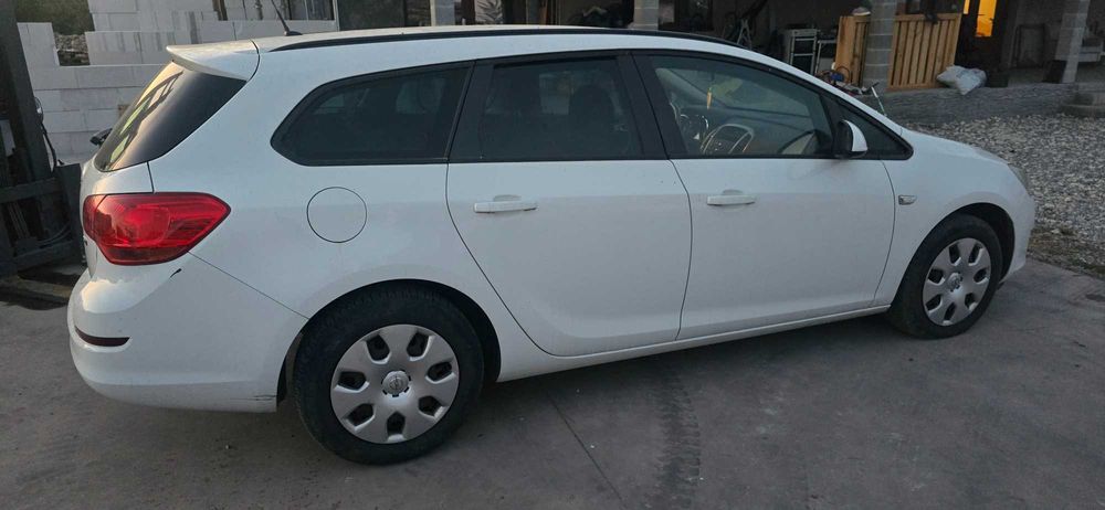 Opel astra  sports tourer