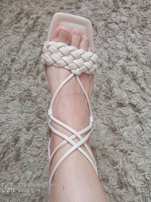 Продам босоножки