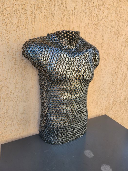 Vând Bust Artistic Unic Realizat din Piulițe Metalice Suda