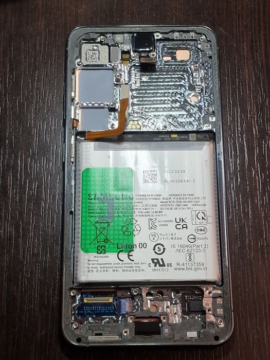 Display,  baterie și camera frontală Samsung S23