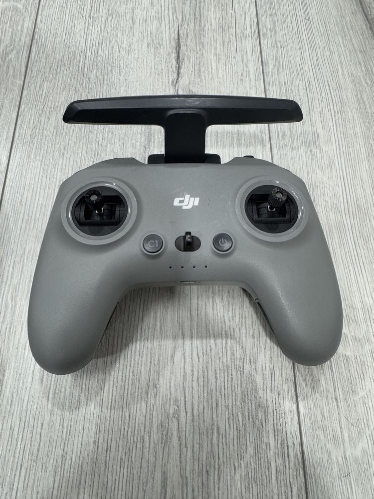 Продавам DJI Avata 1 + батерия + fpv controller