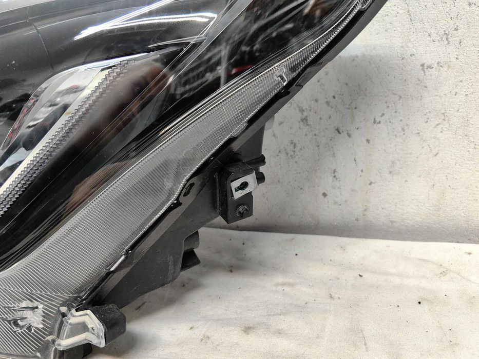 Оригинален   фар   Сузуки Суифт  Suzuki Swift Led