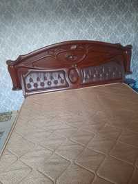 Кровать двухспальная размер матраца  2 на 1.75 мт