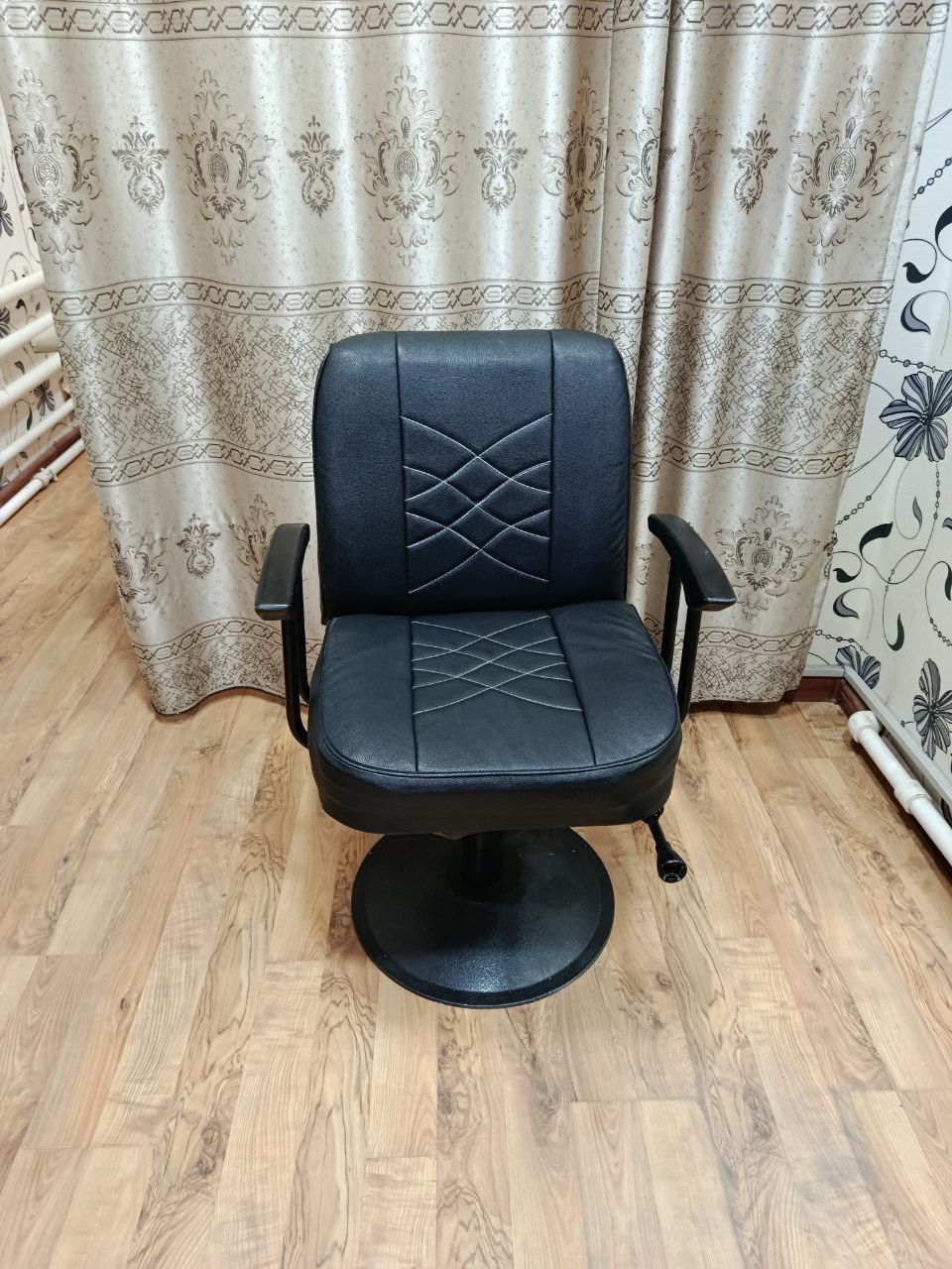 Продаётся кресло для парихмахиров