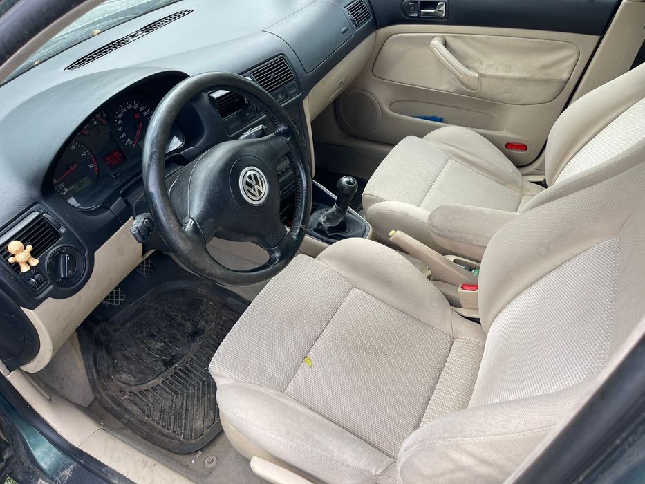 Volkswagen Golf 4 – 1.6 16v Benzină, 2001