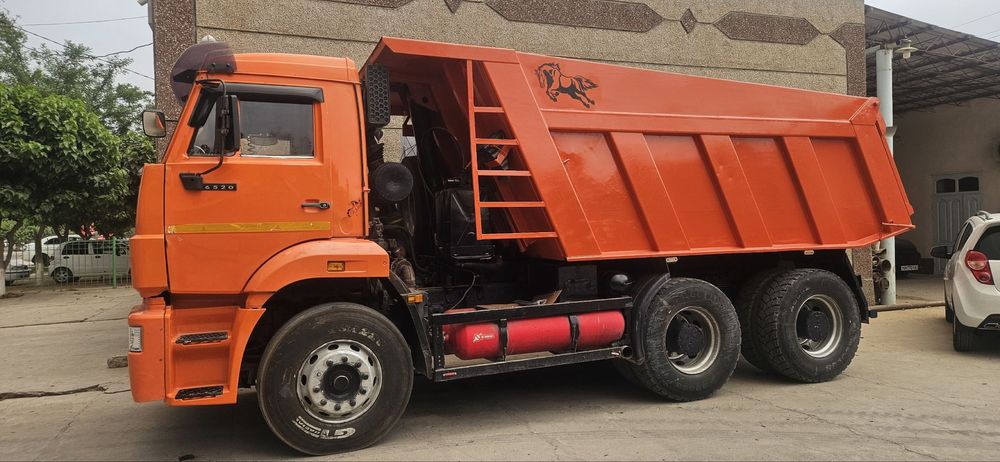 Kamaz 6520 srochne sotiladi
