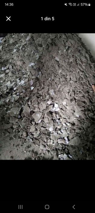 Vindem șrot de floarea soarelui.