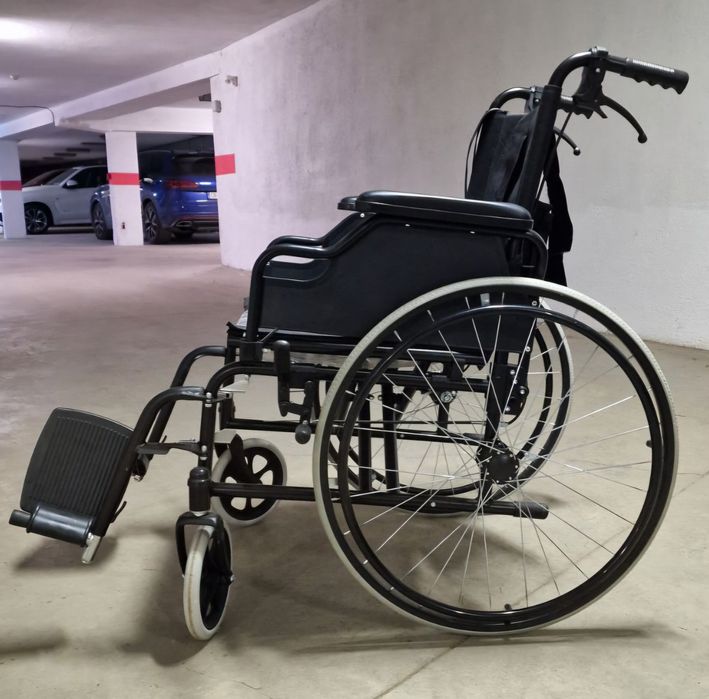 Рингова инвалидна количка с повдигащи подлакътници и свалящи степенки