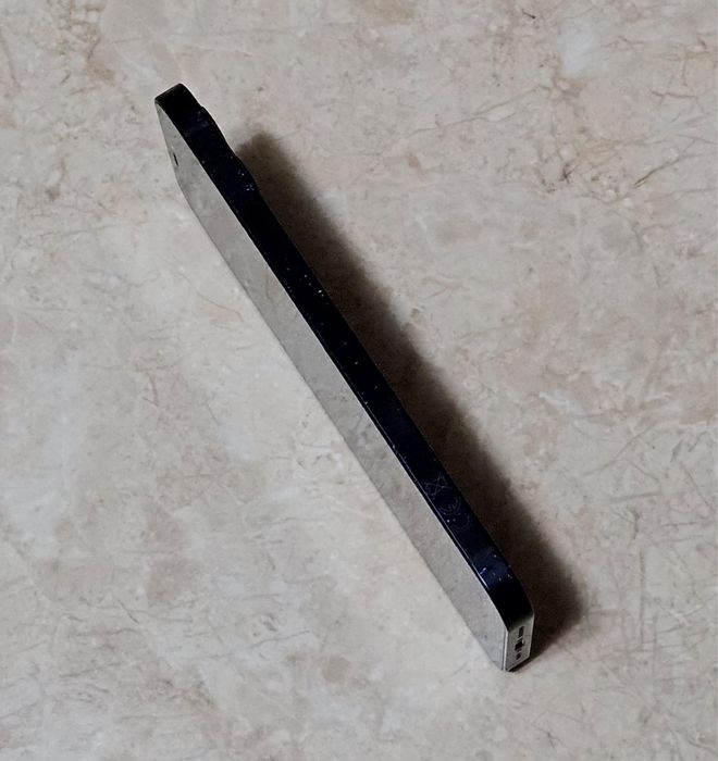 iPhone 12 Mini la cutie