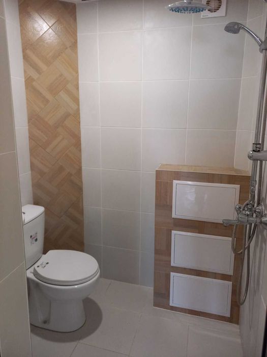 Под наем тристаен обзаведен и оборудван в идеален център на Добрич