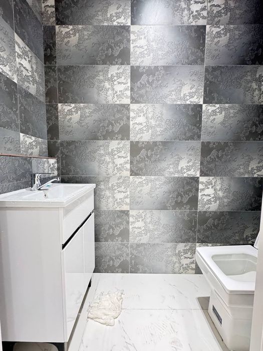 Нежилое помещение
Чиланзарский р-н.
Улица Лутфий.

2 ком/1/5 
Площадь: