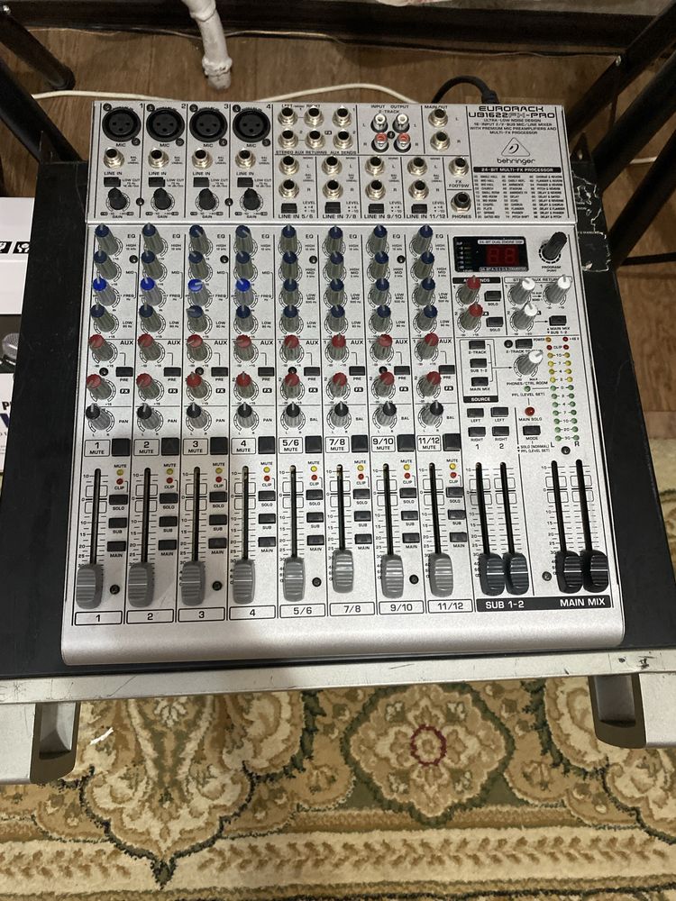 микшерный пульт BEHRINGER X1622USB Аналоговый микшерный пульт