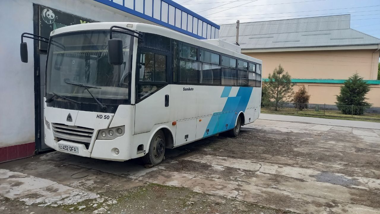 Автобус транспорт
