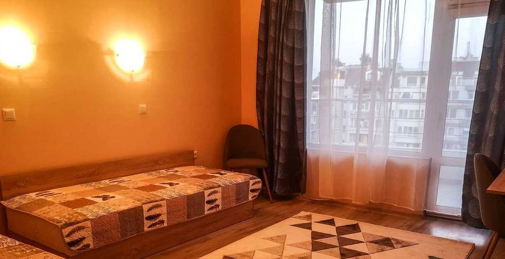 Дава се под наем Двустаен апартамент в Бургас, Лазур - 66 кв.м за 800 € - Снимка #1