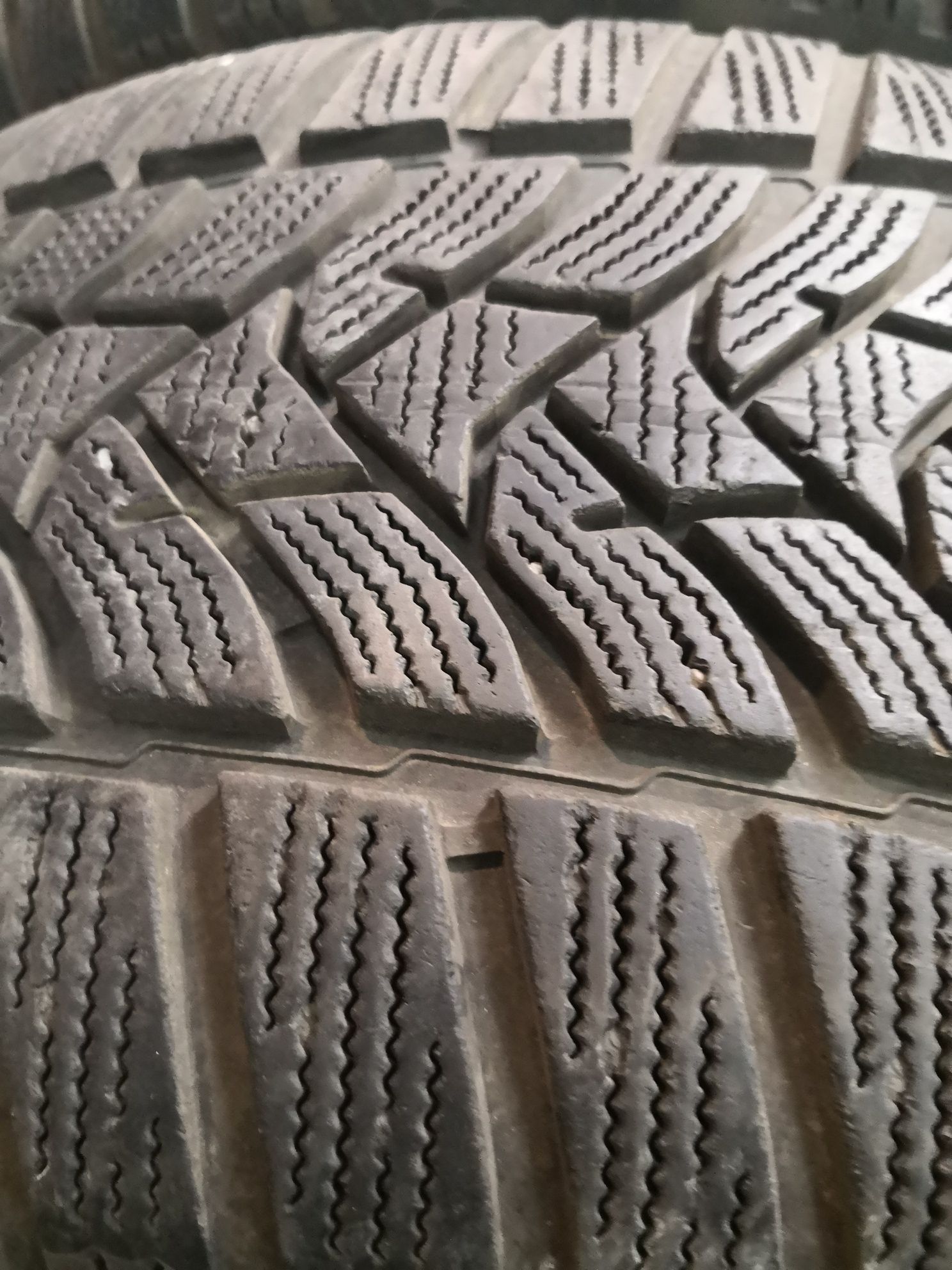 245 40 18 цола гуми като нови dunlop