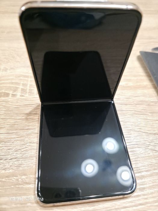 Sumsung galaxy Z Flip 4