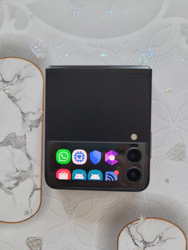 Samsung Galaxy Flip 3