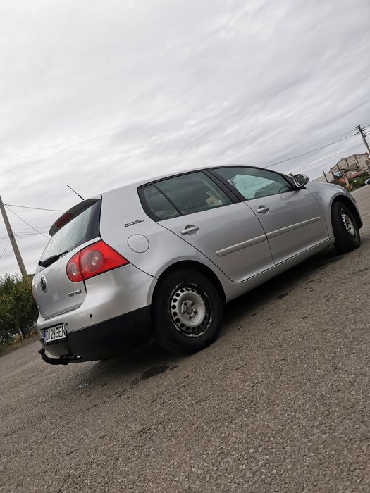 Vând golf 5 1.9tdi model Goal