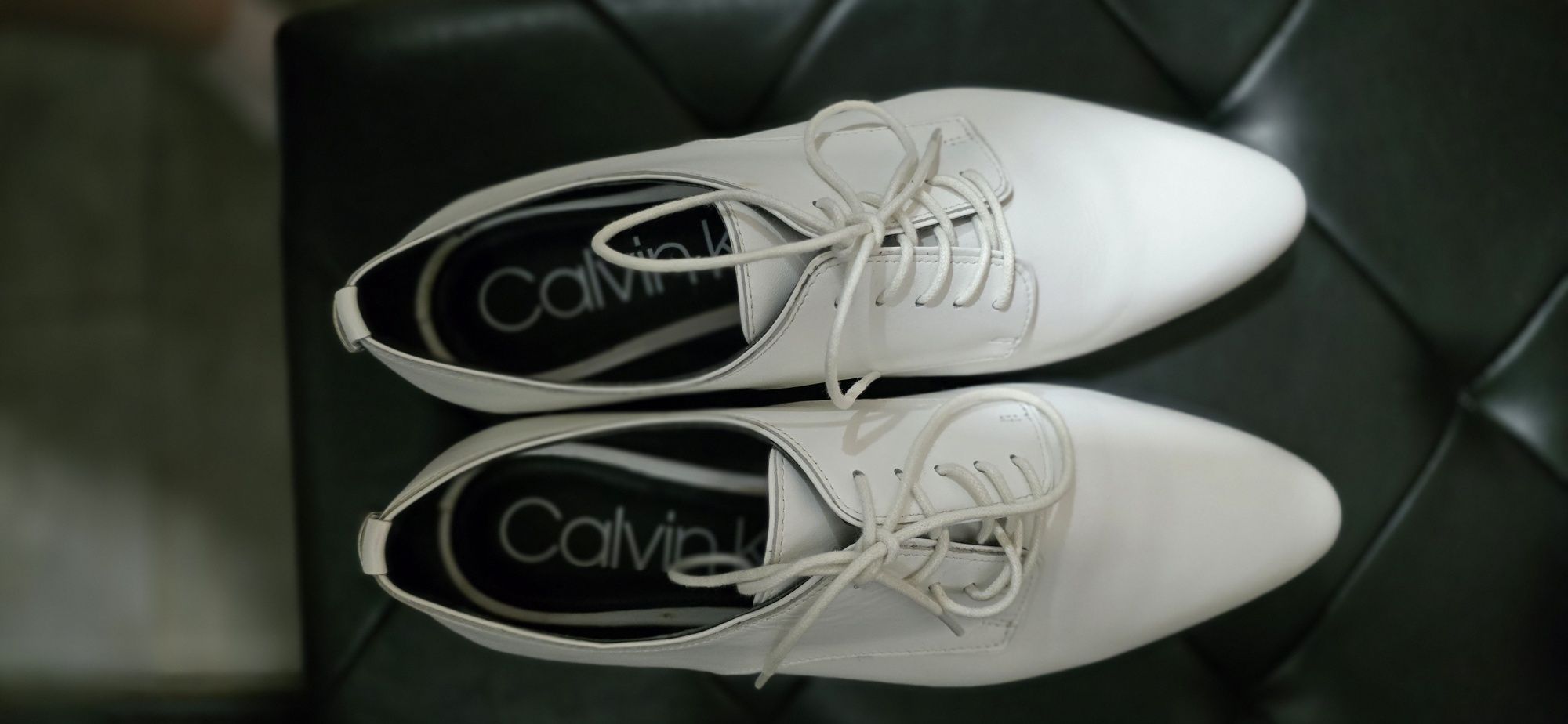 Vând pantofi Calvin Klein