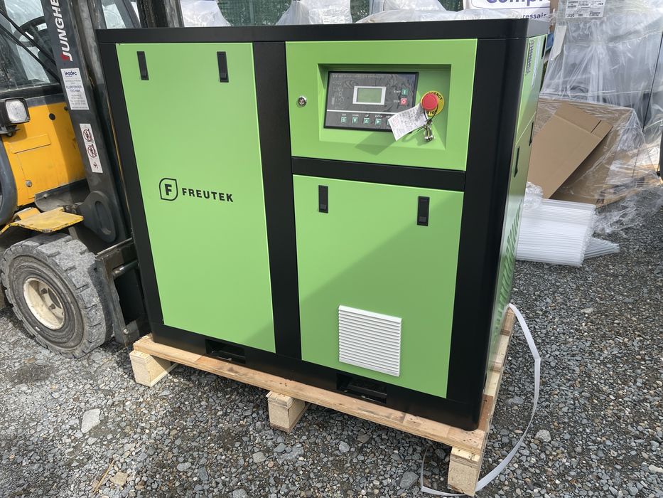 Compresor Aer cu surub 22kw 3300l/min Produs nou 2025