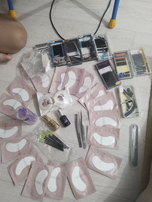 Продам инструменты и нужные вещи для наращивания ресниц патчи, клей,