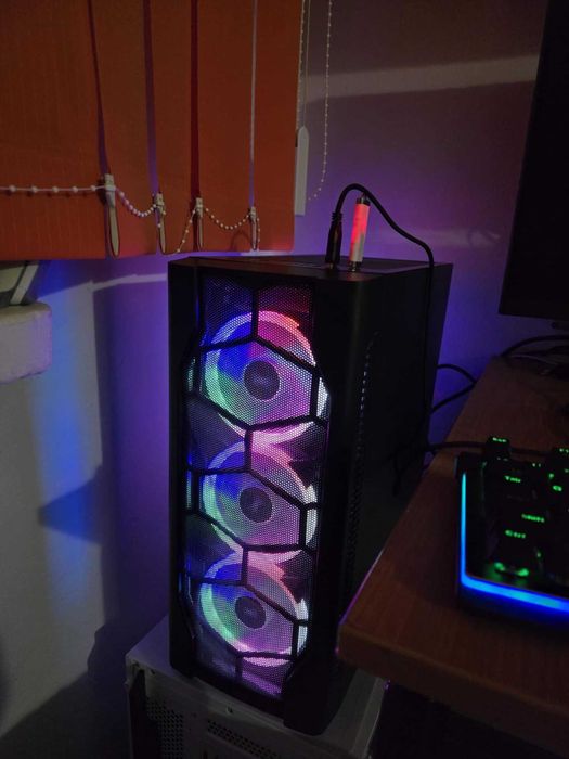 Se vinde carcasa pc