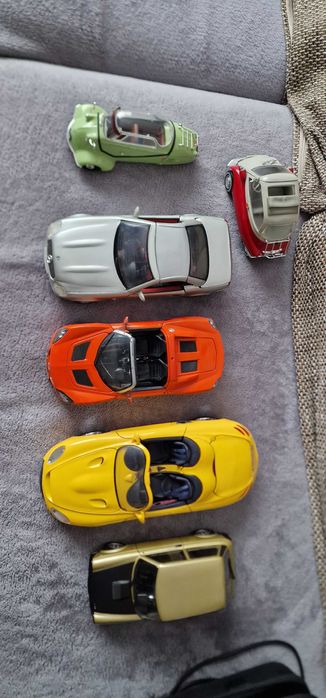Vand cateva machete scara 1:18