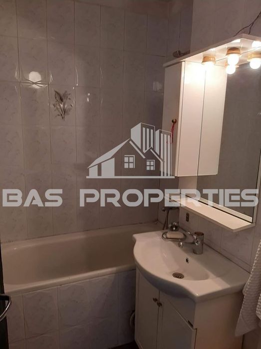 Продава се Тристаен апартамент в София, Фондови жилища - 96 кв.м за 2032 €/кв.м - Снимка #9