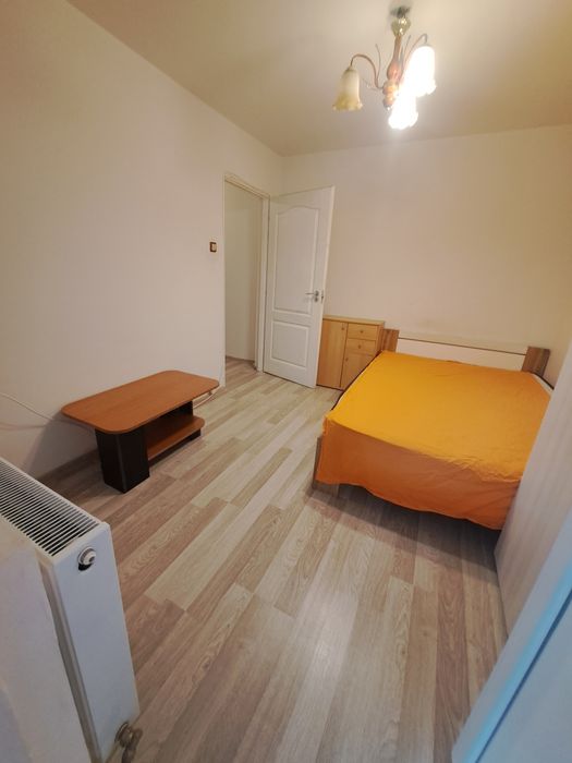 Închiriez apartament cu 3 camere