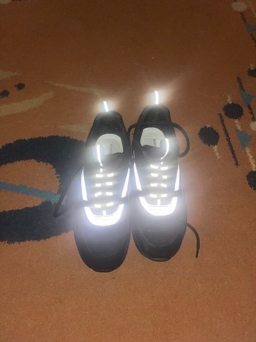 Продавам dior b22 черни