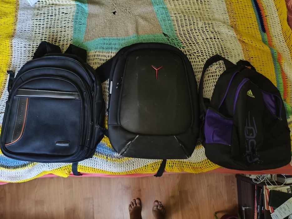 Раници (едната е adidas)