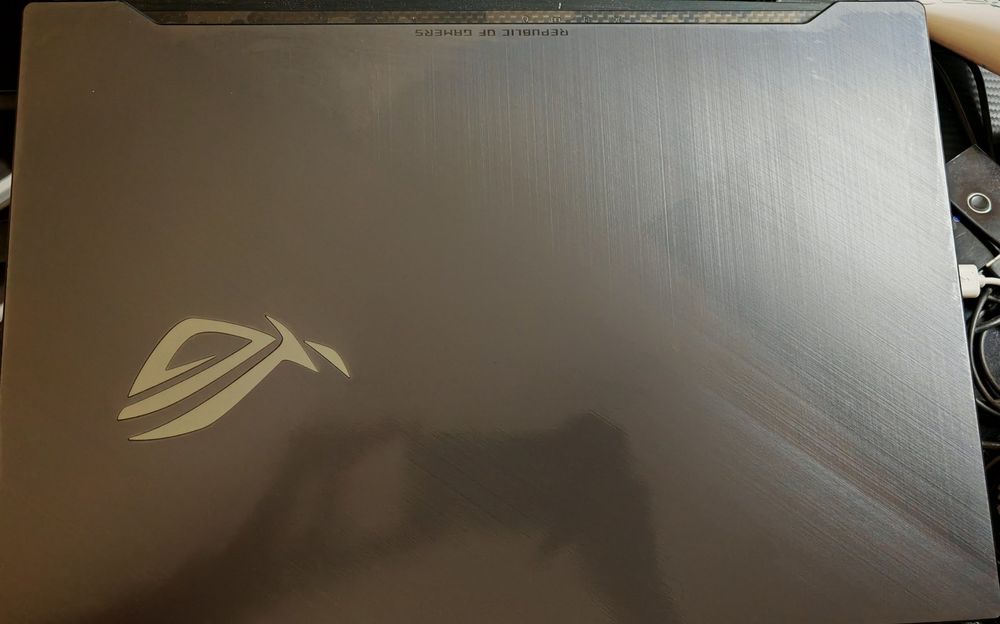 Laptop Gaming ASUS ROG GL704GV cu procesor Intel i7-8750H RTX 2060