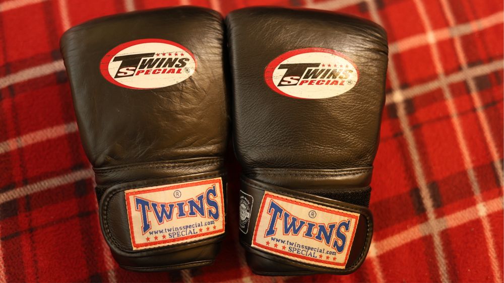 Боксови ръкавици TWINS , размер L