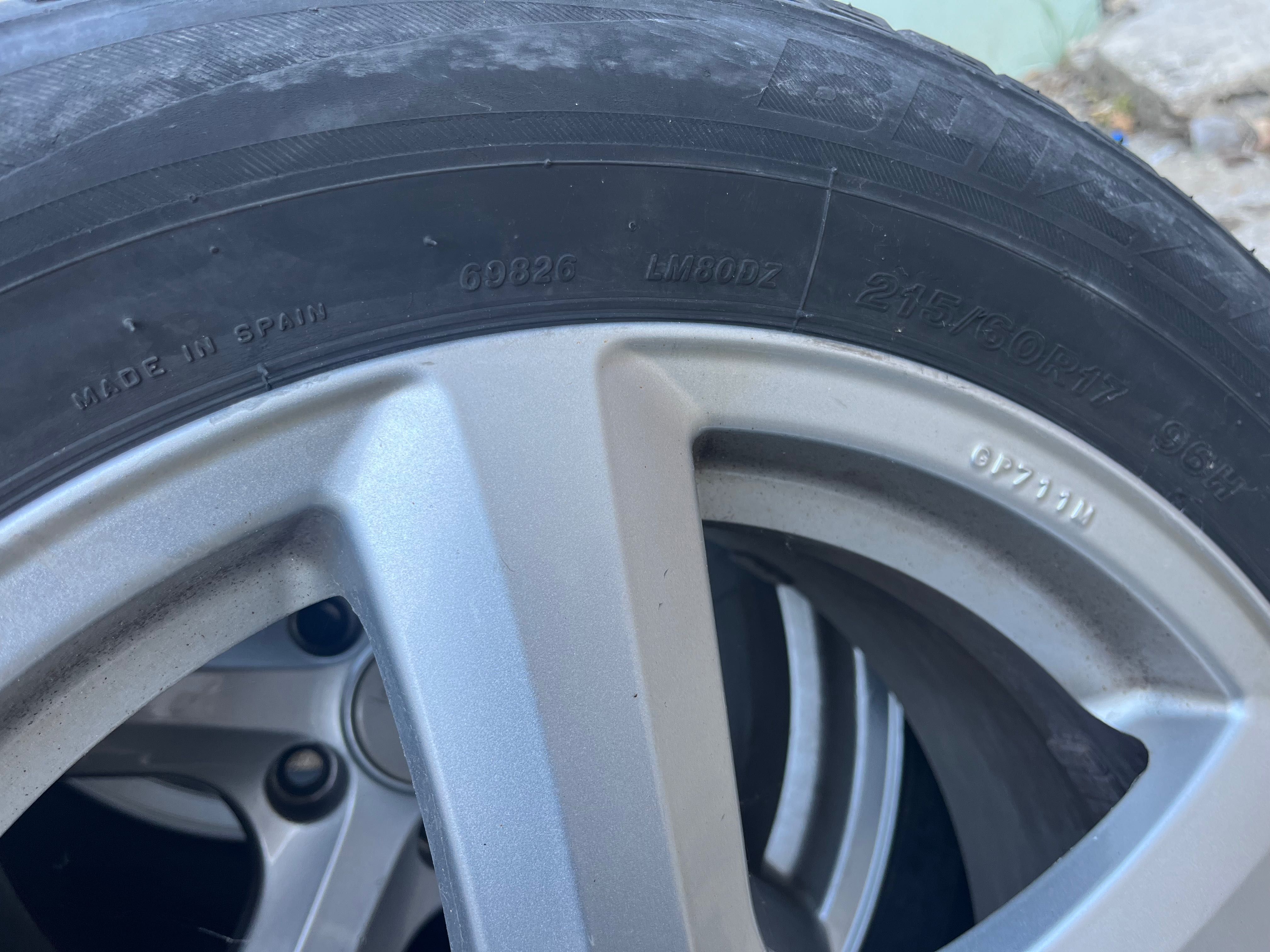 Зимни гуми 215/60/17 Bridgestone