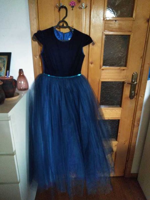 Rochie elegantă pentru domnișoare (10–12 ani)
