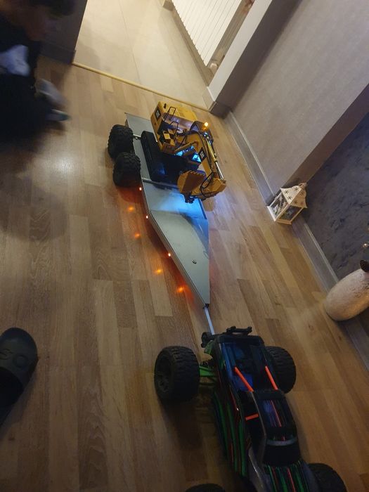 Рц Траксас Макс  1/10