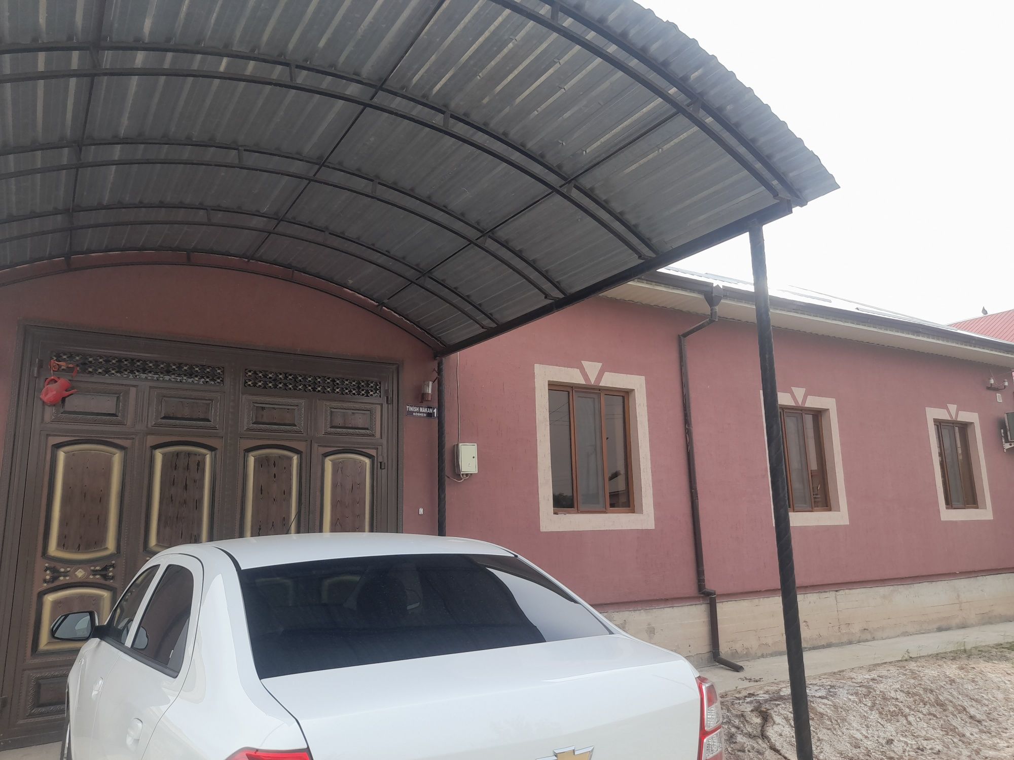 Qala ishinde jer jay satiladi