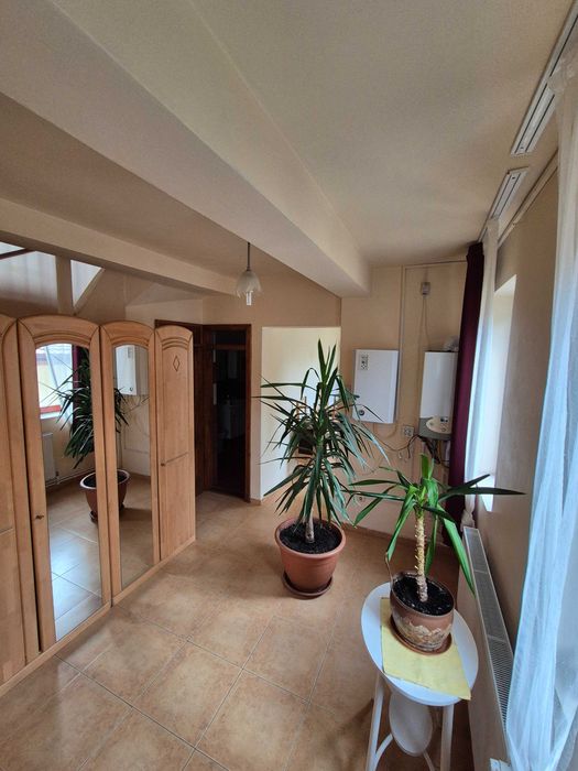 Casa parter si etaj 130 mp utili mobilata Decebal langa Lidl curte