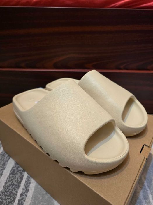 Yeezy Slides Bone ~ Marimea 44 ~ Noi