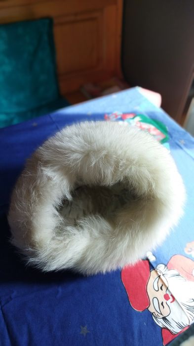 Caciula blana de vulpe